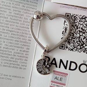 Colgante forma corazón y charms luna