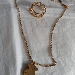 Cadena con oso dorado