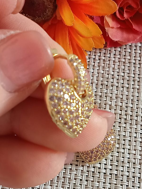 Pendientes forma de corazón con pedrería rosa - Imagen 4