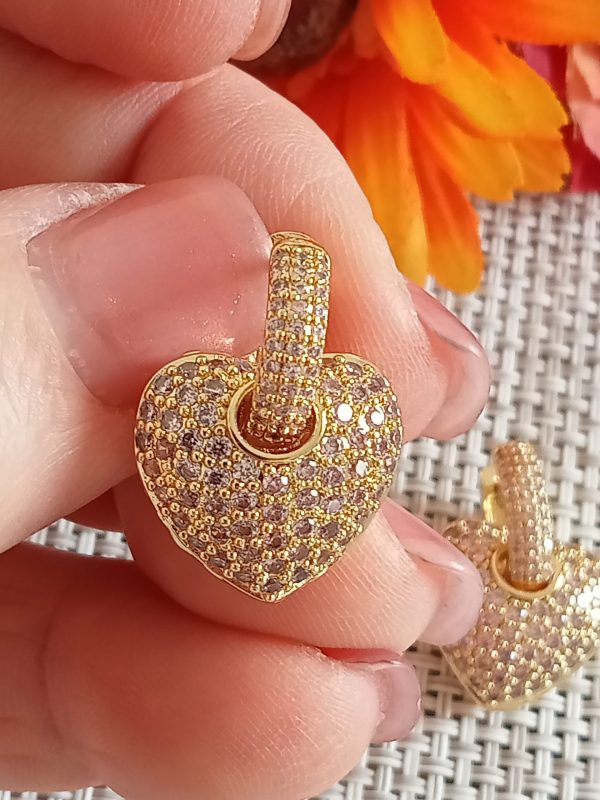 Pendientes forma de corazón con pedrería rosa - Imagen 5