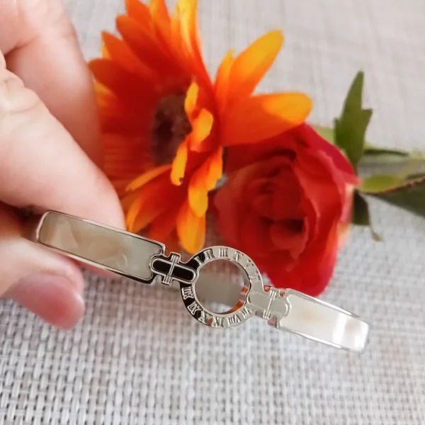 Brazalete en acero inoxidable nacarado