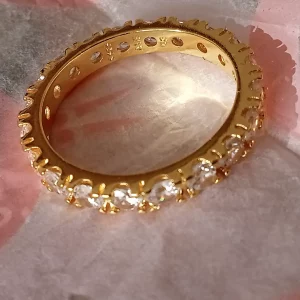 Anillo Eternity dorado Pandora