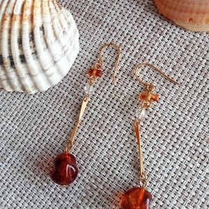 Pendientes dorados y Ámbar