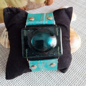 Brazalete hecho en cristal a mano