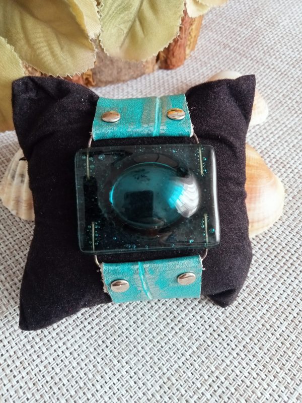Brazalete hecho en cristal a mano