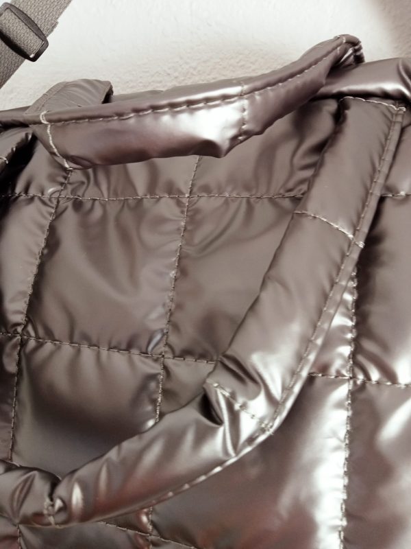 Bolso gris metalizado acolchado - Imagen 3