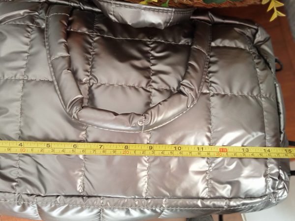 Bolso gris metalizado acolchado - Imagen 4