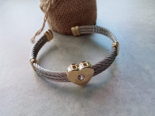 Brazalete media caña con corazón dorado