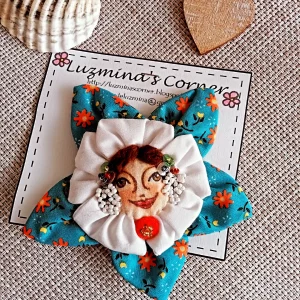 Broche hecho a mano Carita