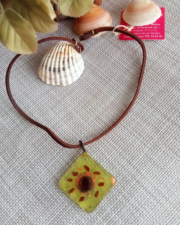Collar en cristal hecho a mano