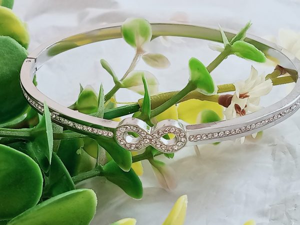 Brazalete con diseño Infinito - Imagen 4