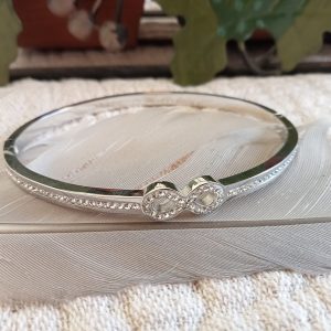 Brazalete con diseño Infinito