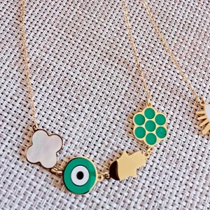 Collar dorado de la suerte Hoja blanca