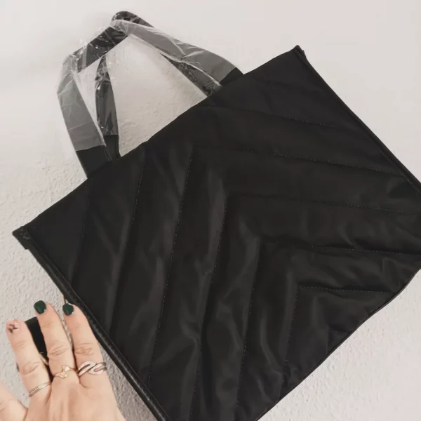 Bolso acolchado diseño de lujo.
