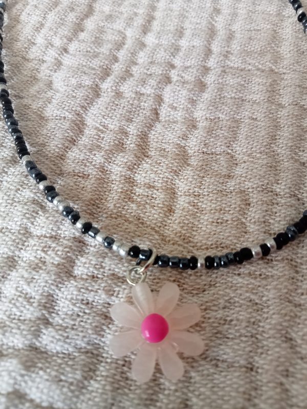 Collar de flor blanca - Imagen 2