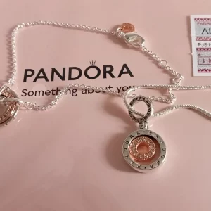 Colgante con cadena Asignature Pavé