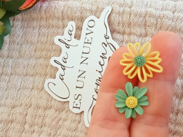 Pendientes Margaritas varios colores. - Imagen 3