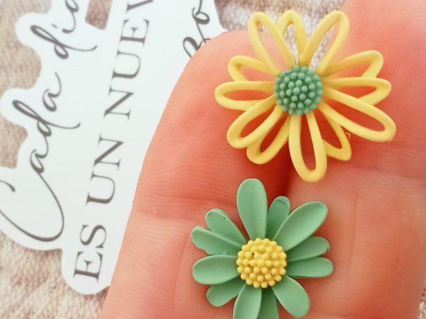 Pendientes Margaritas varios colores. - Imagen 4
