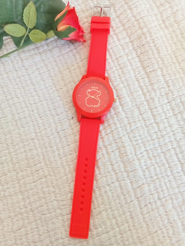 Reloj de diseño en rojo - Imagen 2