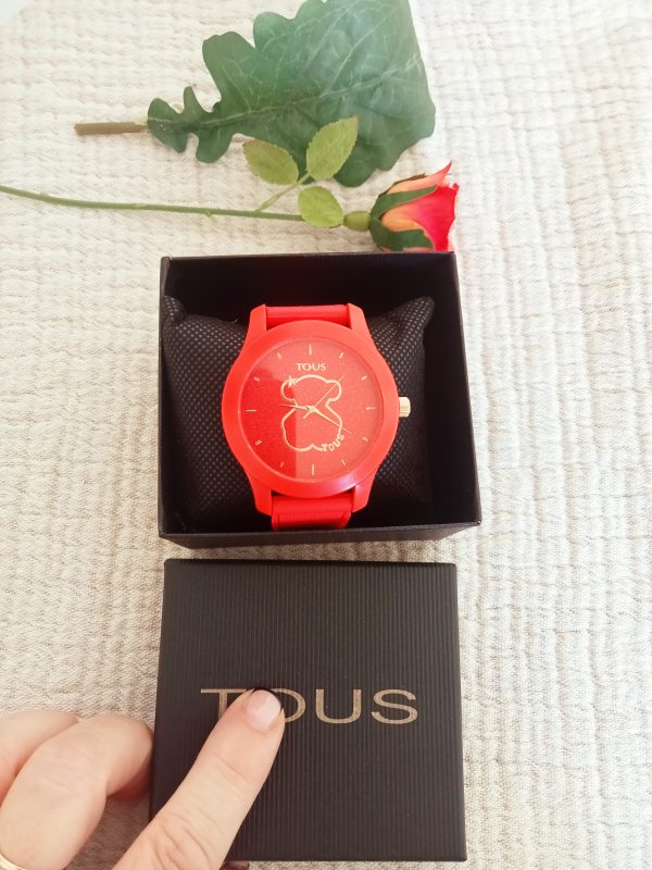 Reloj de diseño en rojo - Imagen 3