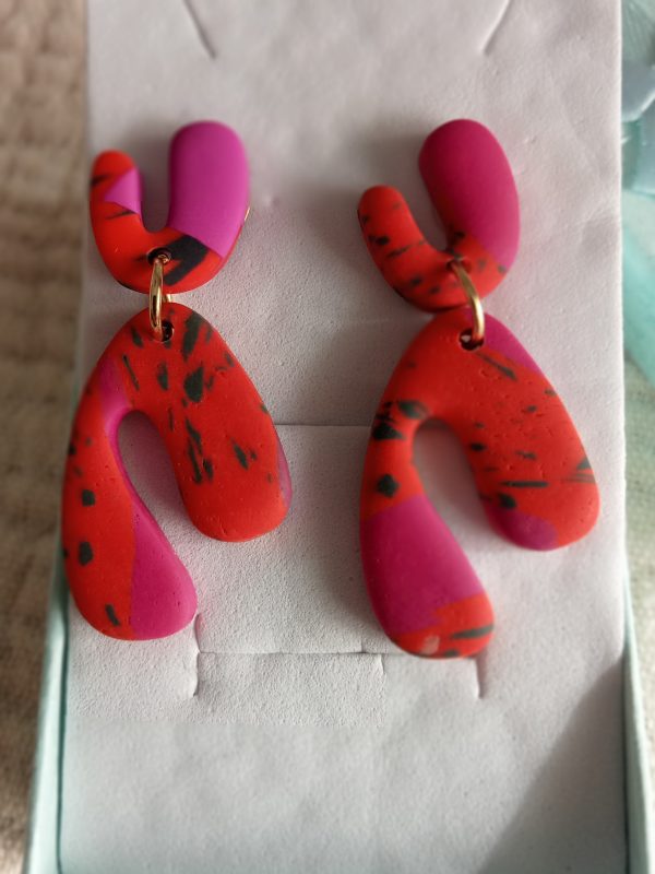Pendientes resina originales rojos y fucsia. - Imagen 2