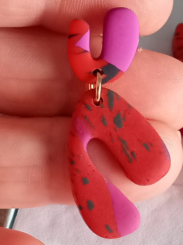 Pendientes resina originales rojos y fucsia. - Imagen 3