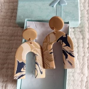 Pendientes originales color Beis