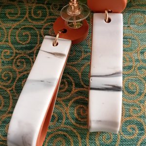 Pendientes originales con vetas en negras