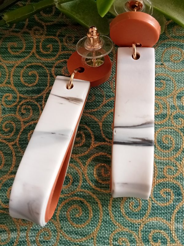 Pendientes originales con vetas en negras