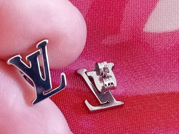 Pendientes pegados LV Acero - Imagen 3