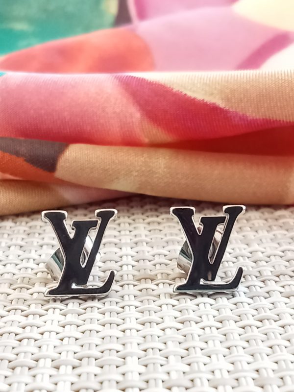 Pendientes pegados LV Acero