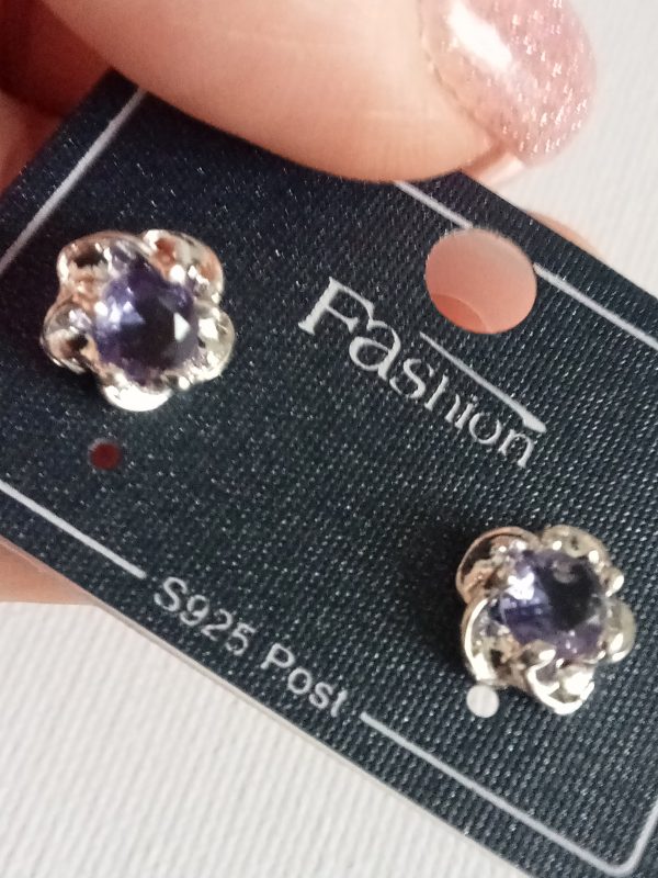 Pendientes botón forma corazón morado