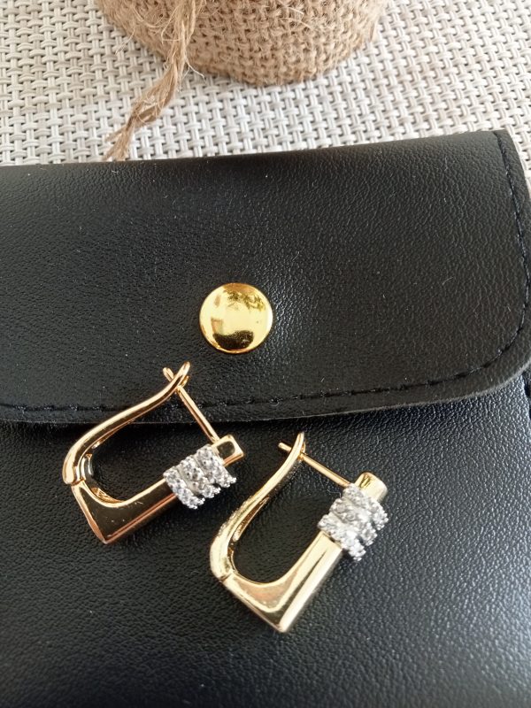 Pendientes Ballesta con una corona de circonitas.