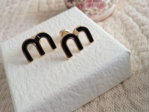 Pendientes inicial M Negro