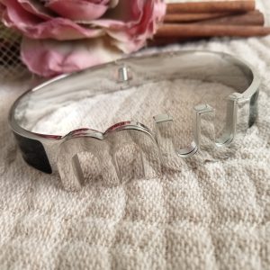 Pulsera plateada iniciales M