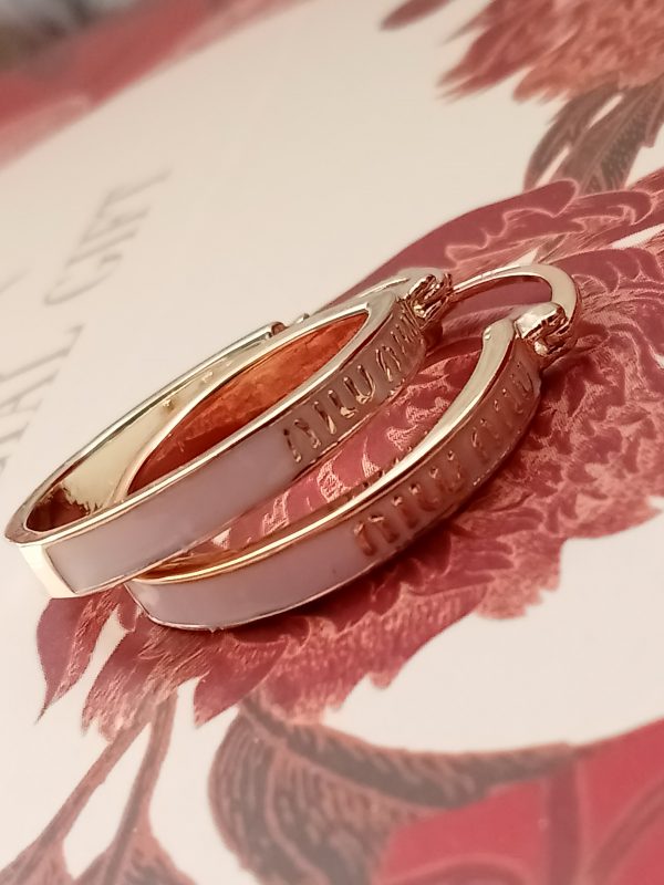 Aros con esmalte Blanco e iniciales - Imagen 5