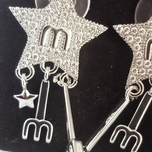 Pendientes estrella con colgantes inicial M