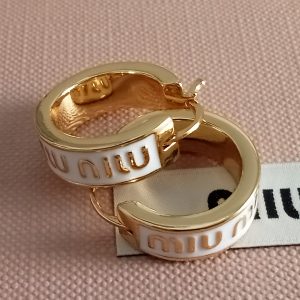 Pendientes blanco y dorados Miu