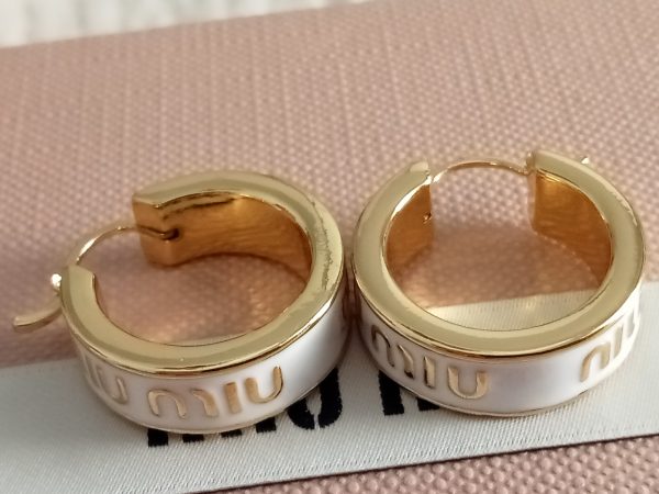 Pendientes blanco y dorados Miu - Imagen 2