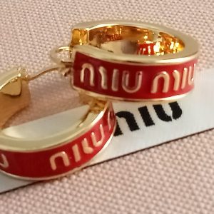 Aros iniciales en rojo Miu