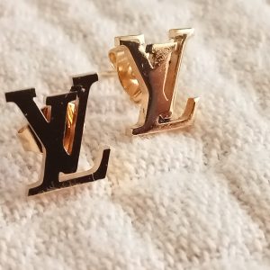 Pendientes iniciales LV dorados