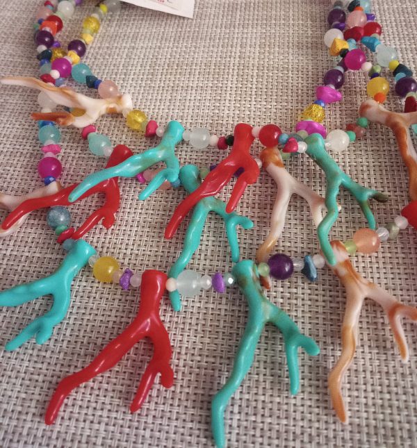 Collar tres en uno corales de colores - Imagen 2