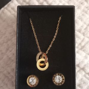 Conjunto pendientes y collar diseño de lujo