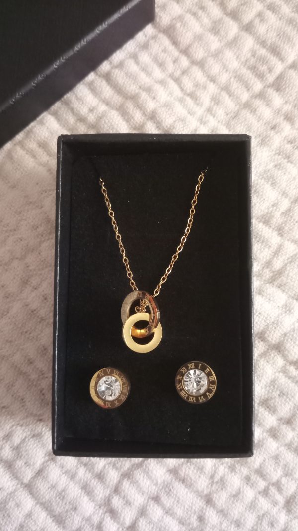 Conjunto pendientes y collar diseño de lujo