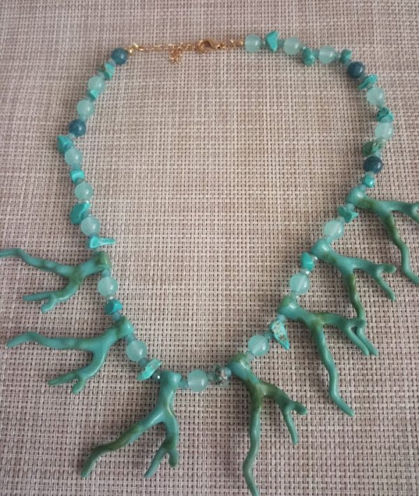 Collar turquesa con corales de resina