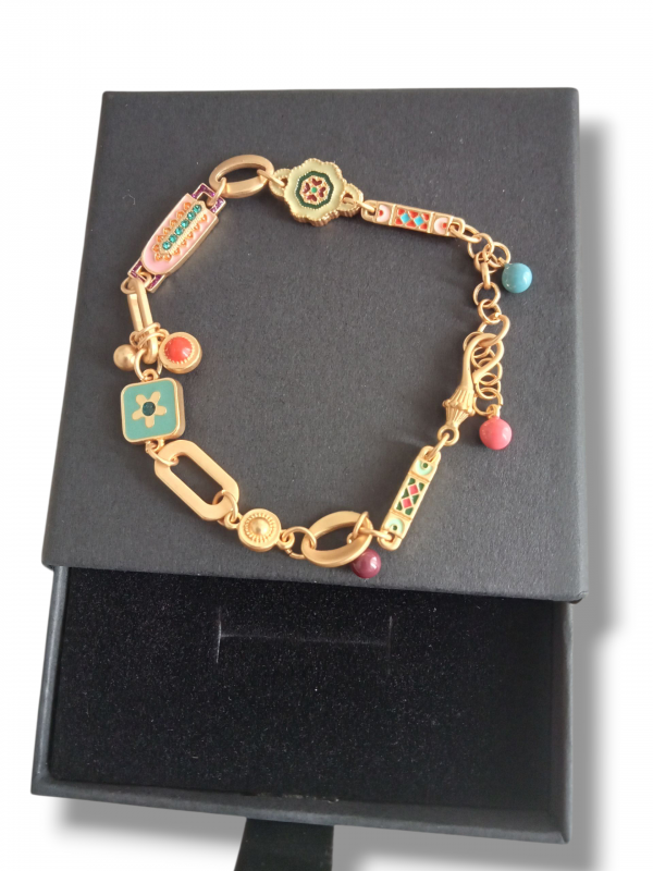 Pulsera étnica con charms