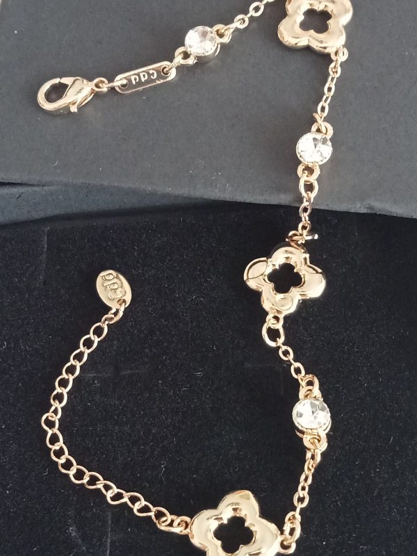 Set dorado que enamora: pulsera + pendientes con trébol 🍀 - Imagen 4