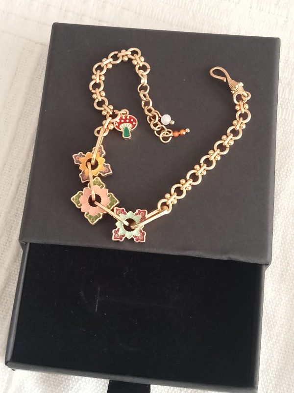 Pulsera étnica tres charms
