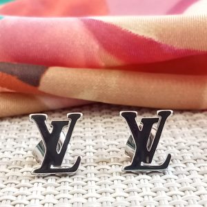 Pendientes iniciales LV plateados